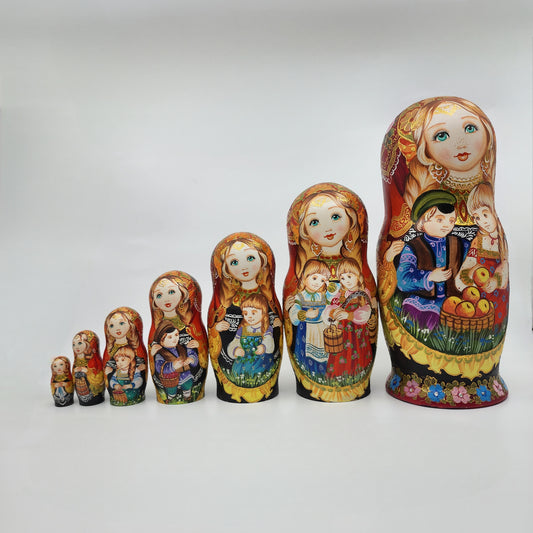 7 Piece Matryoshka Family Story Set